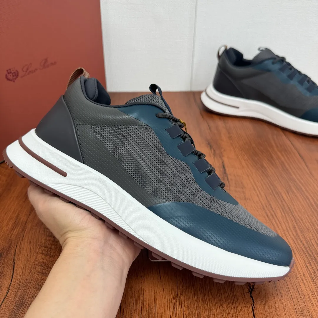 Batch 760 Loro Piana mesh cowhide stitching casual sports men's shoes LP jogging shoes OEM original soles feel free to enter the counter! This casual shoe is knitted from Wind fiber, giving it a unique three-dimensional effect. The unique silhouette narrows slightly at the midsection and is embellished with nappa leather details. The lightweight rubber sole and studs on the edge enhance traction and stability, and functional details full of modern aesthetics add a sporty style to the shoe. The upper uses a hot-melt edge-sealing process. The lightweight technical material of the Kummel-colored rubber outsole is inlaid with cushioning pads on the inside of the sole to distribute the weight more evenly and reduce the load during walking. The leather eyelets are directly set on the upper fixed to the sole to ensure stability. The rear is equipped with cushioning pads to improve wearing comfort. The full package of the counter comes with a shoelace insole. Multiple colors available! Fabric: 100% nylon Decoration: 100% cow leather Accessories: 100% polyurethane Size: 39-40-41-42-43-44 Standard leather shoe size (38/45 can be customized and returns and exchanges are not supported) Item number: FAM1718 gray blue